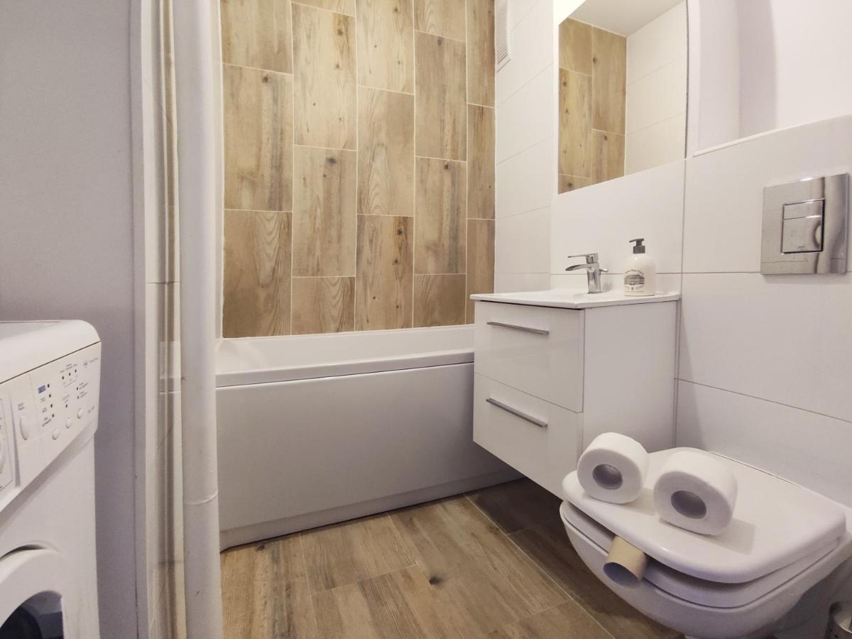 Apartament Rondo Onz Varšava Exteriér fotografie